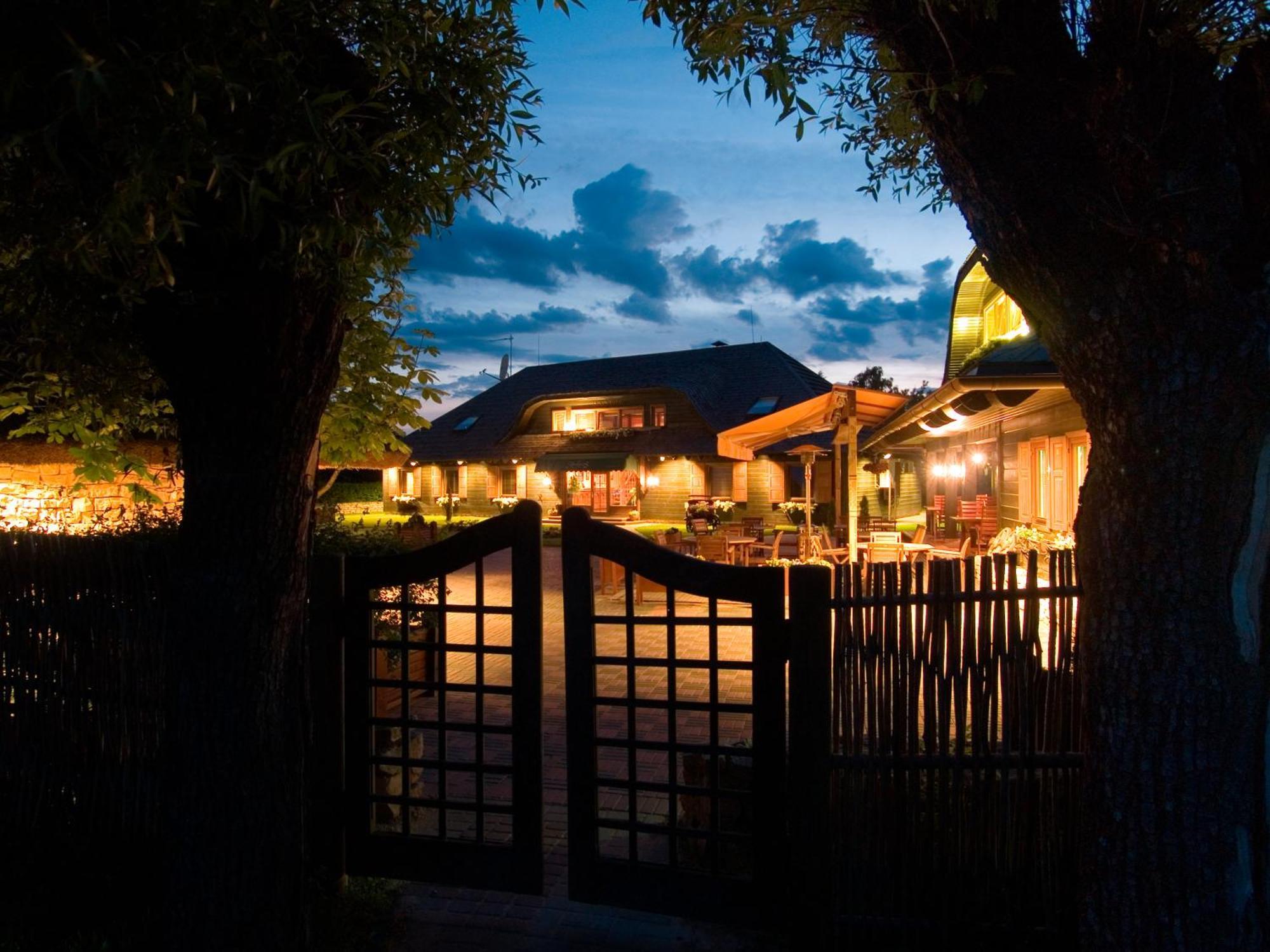 Aparjods Hotel Sigulda Exterior photo